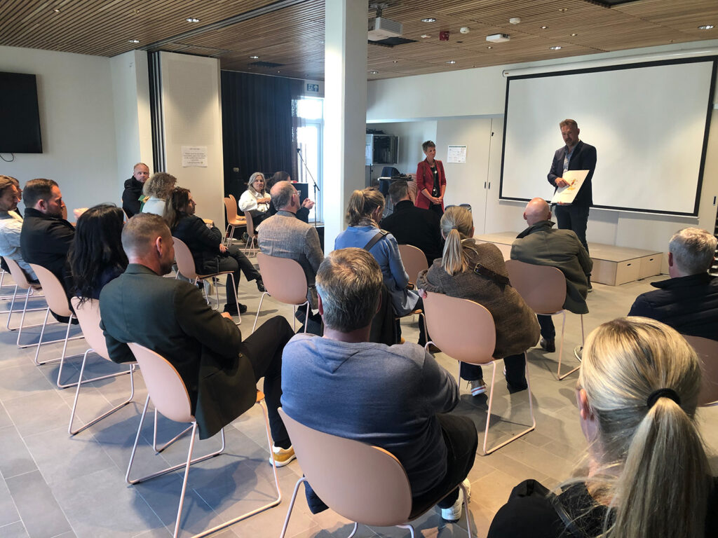 Forelæsning på arkitektrejsen: Pause under turen Architectural Dining i Norge 2022