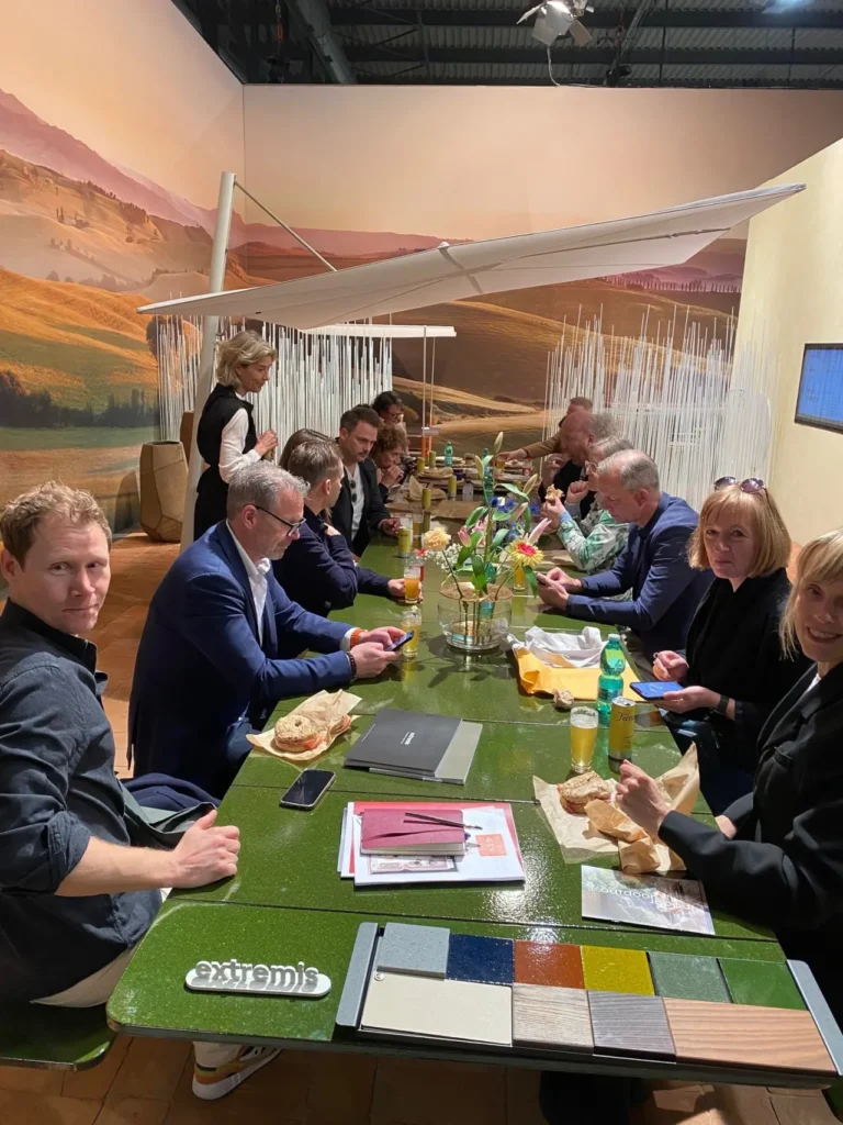 Sandwich under den åbne studietur til Milano 2025 med Tech2Tech