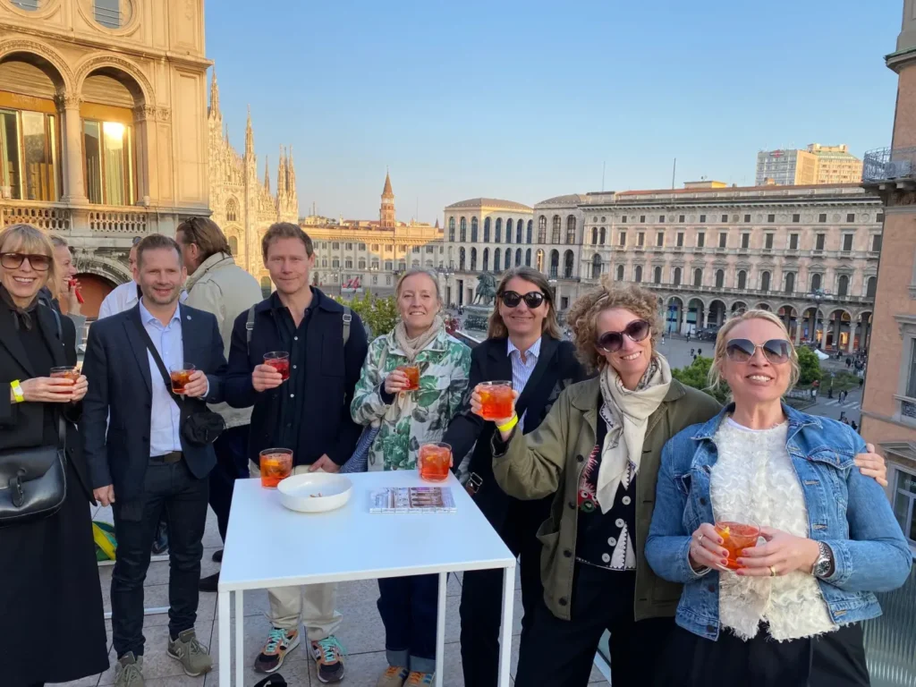 Velfortjent drink midt i byen - på den åbne studietur til Milano 2025 med Tech2Tech