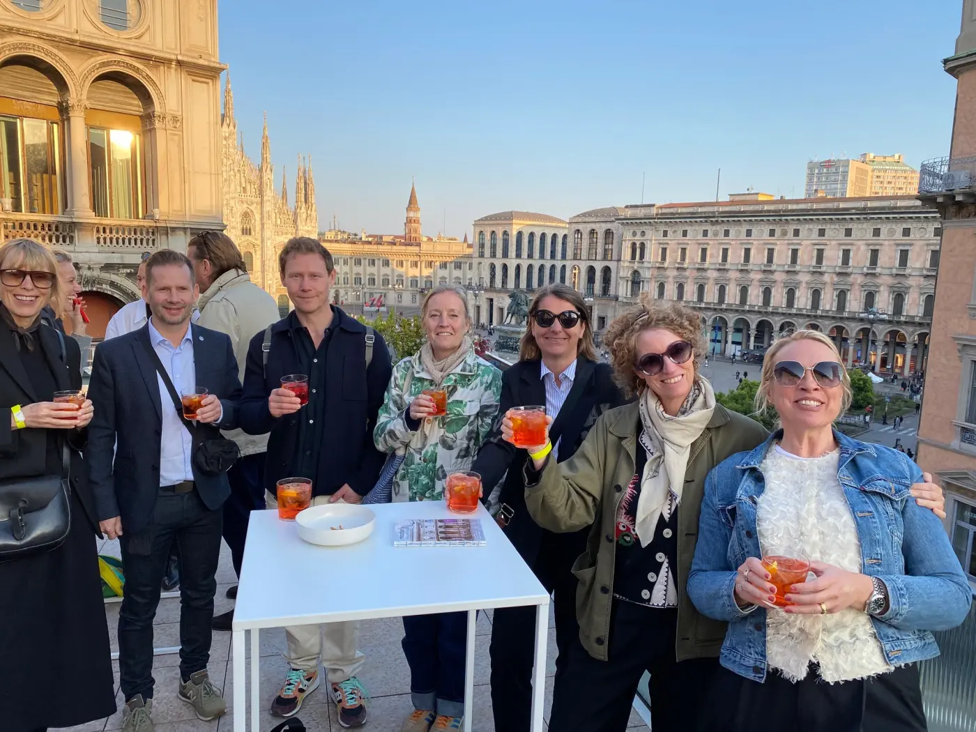 Velfortjent drink midt i byen - på den åbne studietur til Milano 2025 med Tech2Tech