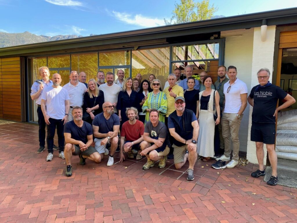Gruppefoto ved Fagan House, Sydafrika