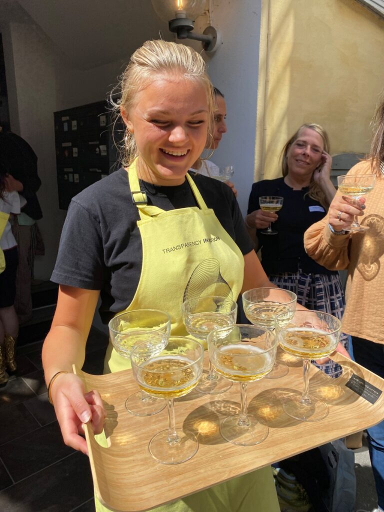 Champagne hos Kurage under Study tour on Bike med Tech2Tech