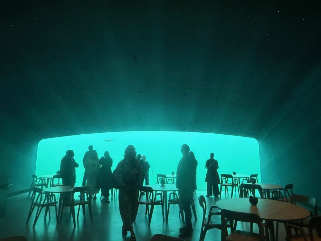 På restaurant Under i Norge med Tech2Tech