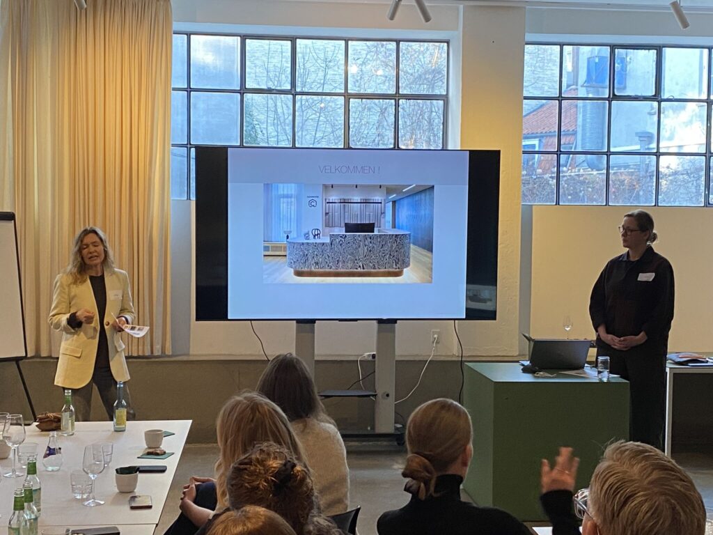 Study tour on Bike i Aarhus med Peacock Travel. Besøg hos LYNfabrikken.